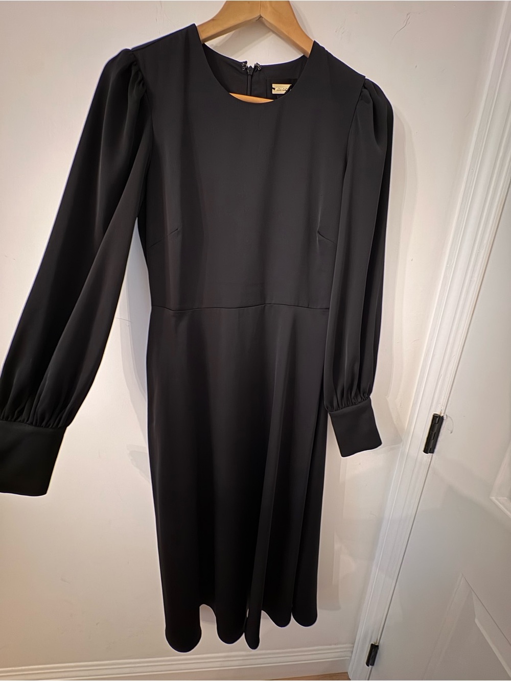 Alexia Admor Black Long-Sleeve Midi Dress